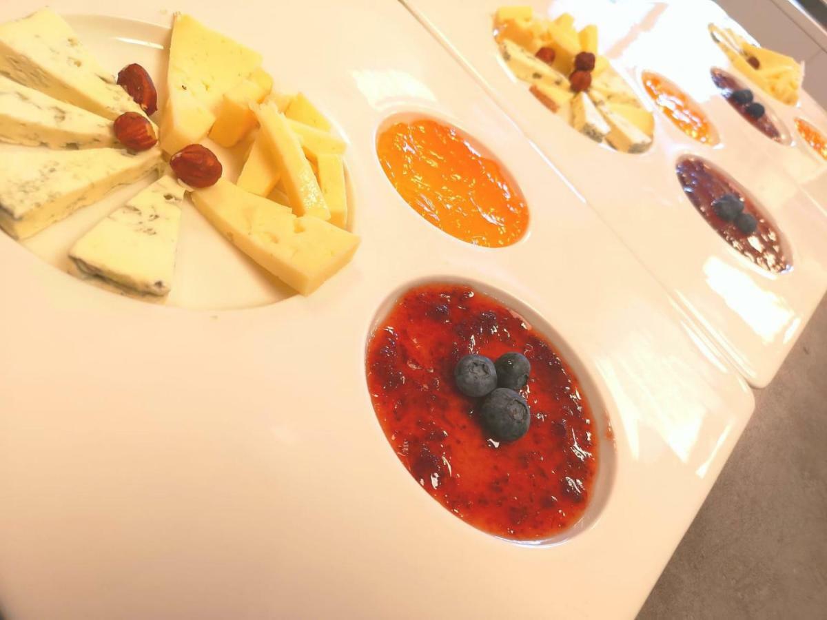 Hotel Restaurant Le Mur Du Roy サルゾー エクステリア 写真